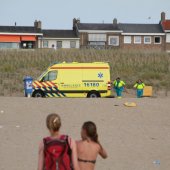 Reanimatie na verdrinking strand Katwijk